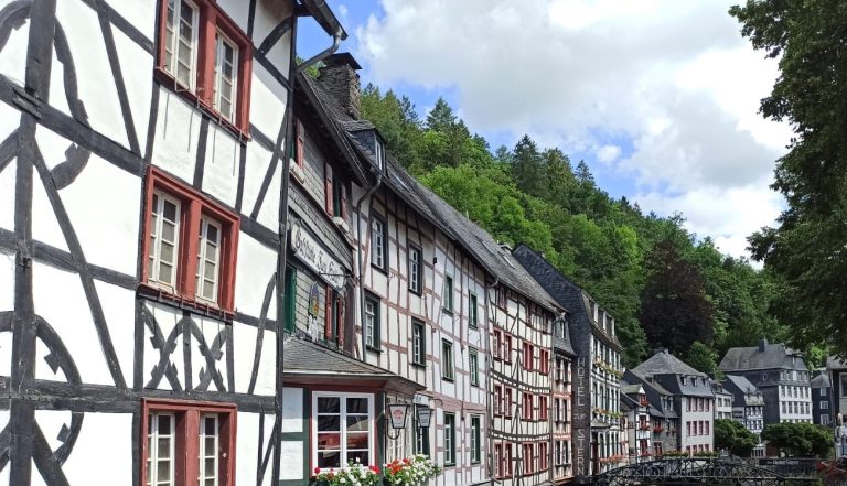 Eine Fachwerkhausreihe