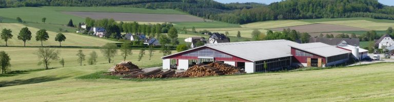 Ein Bauernhof in einem ländlichen Gebiet