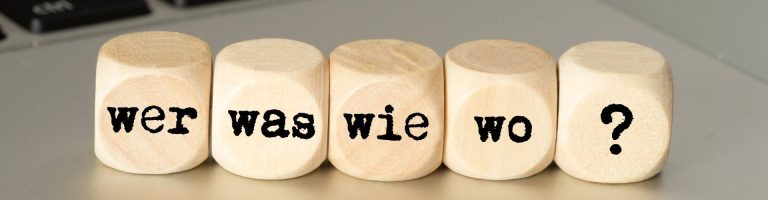 Würfel auf denen die Fragen 